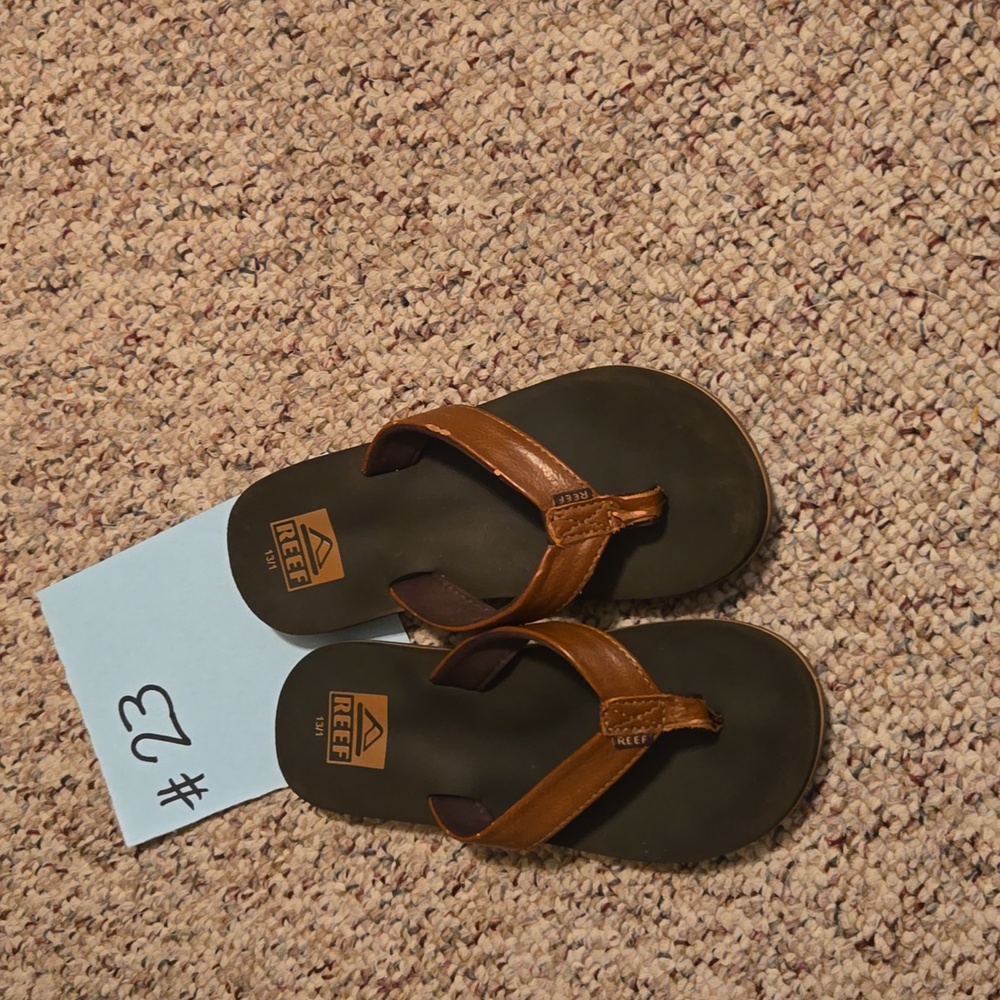 Boys size 13/1 reef flip flops